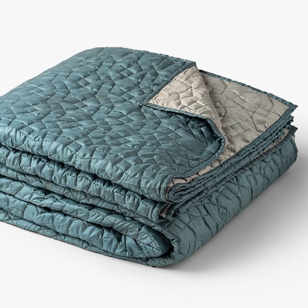 Aqutatex Pattern Quilted Embroidery Bedspread